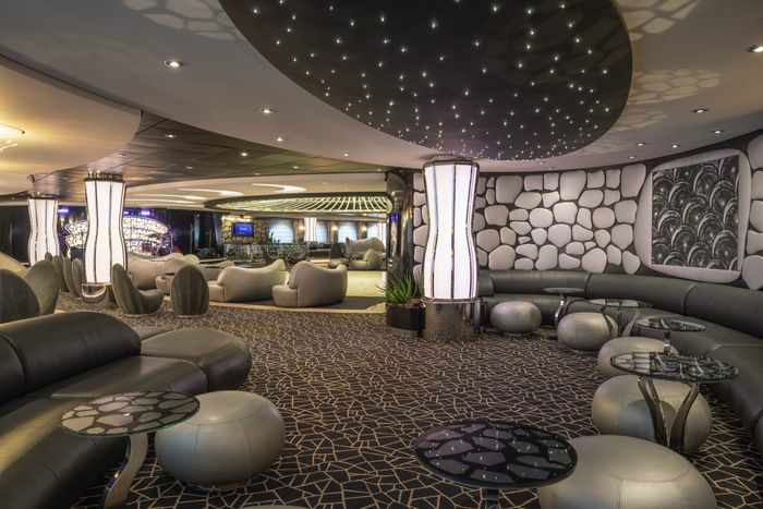 Black and White Lounge